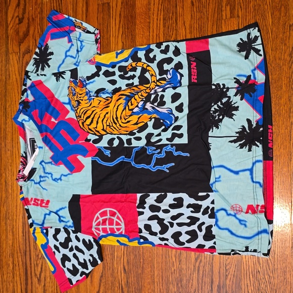 Drippy Jungle Allover Print Graphic - Picture 1 of 5